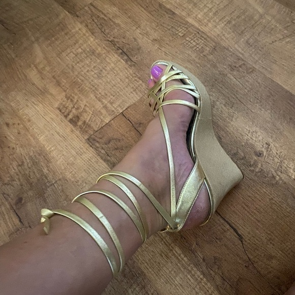 NWOT BCBGirls gold, wedge heel with tie up the leg as low or high as you want. - Picture 3 of 11